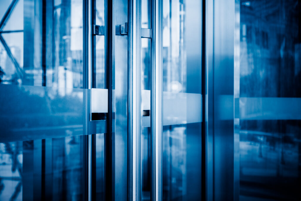 Aluminium-Glastüre Makroaufnahme